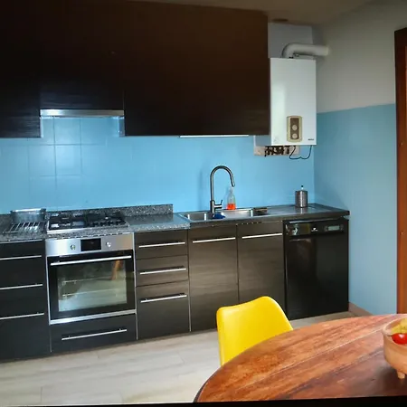 175m2 Idealement Situe Stationnement Gratuit Bas شقة *