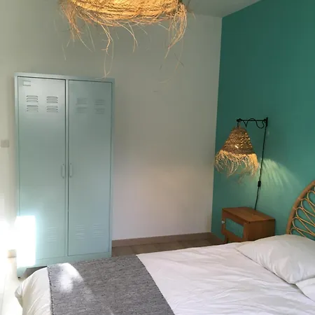 Apartment 175m2 Idealement Situe Stationnement Gratuit Bas *